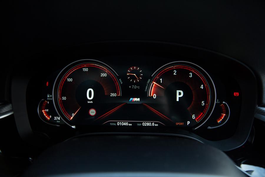 Панель приборов BMW 530d xDrive Sedan M Sport 2017 года  (WW) (фото 30 из 41)